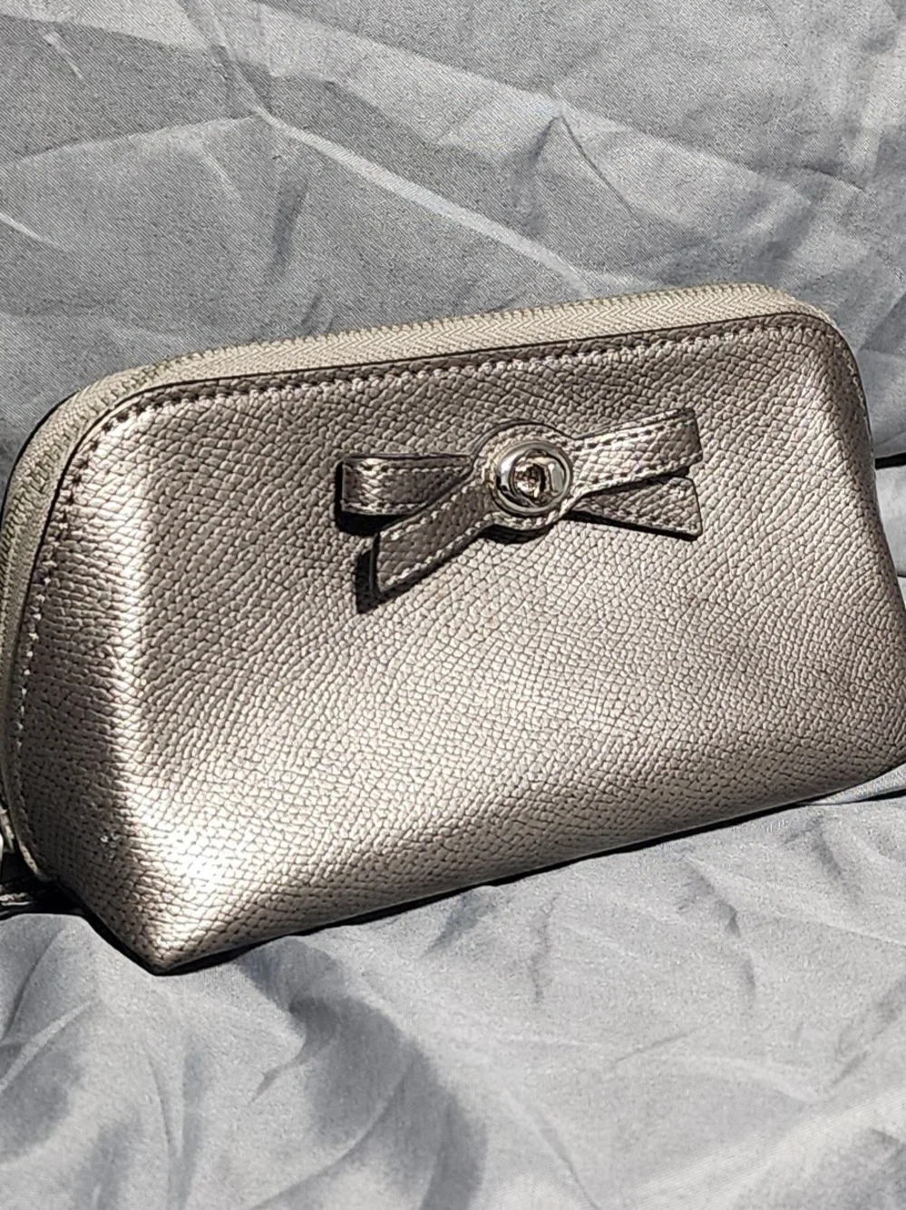 Coach Metallic Gunmetal Silver Leather Turnlock Cosmetic Pouch Makeup Bag Case